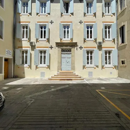 Du Maire Maison De L'eglise Du Couvent Нарбонна