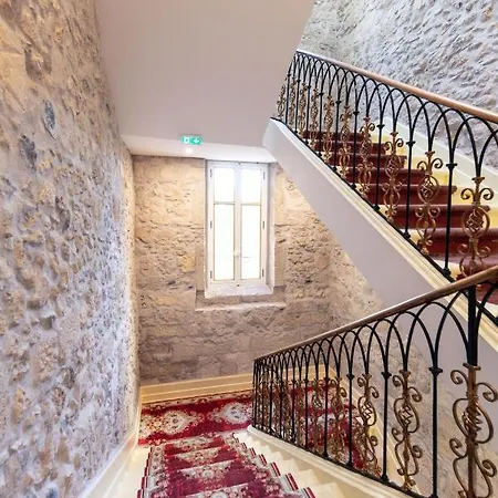 Гостевой дом Du Maire Maison De L'eglise Du Couvent