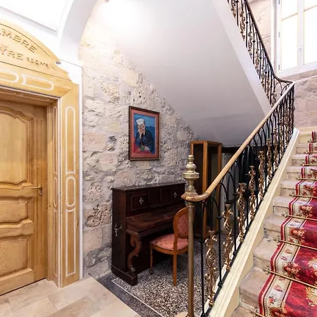 Du Maire Maison De L'église Du Couvent Pensión